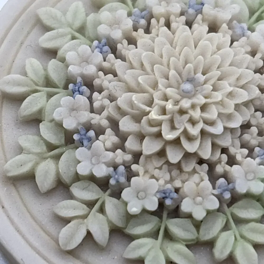 Made in Wales - Design Centre London Miniature Bisque Floral Decorated Pill Box - Picture 4 of 9